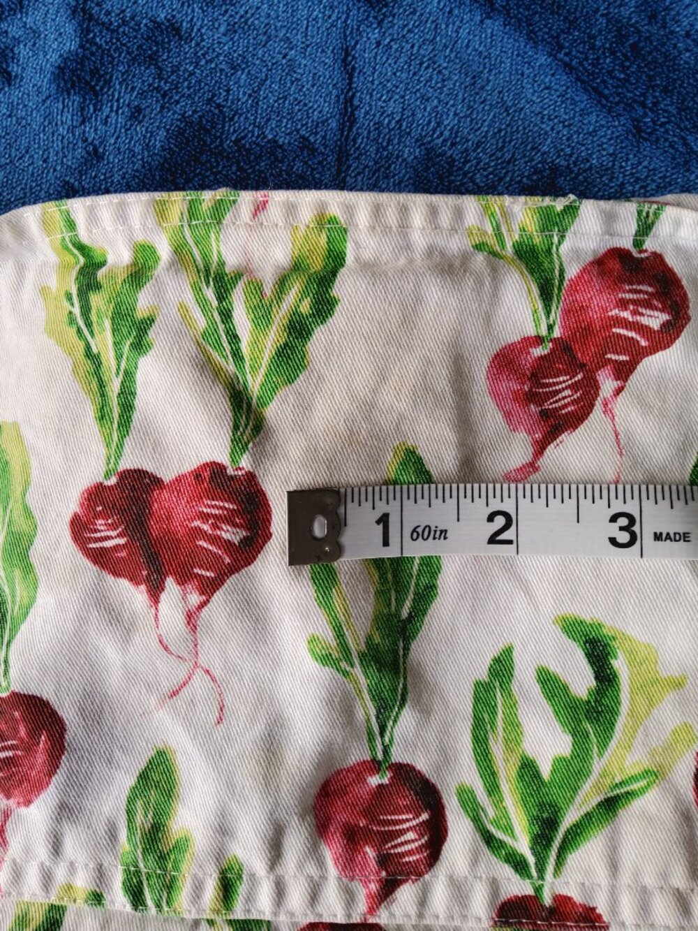 Vintage-Style Cotton Kitchen Apron with Pocket – Vibrant Red Radish and Beets - Picture 8 of 10